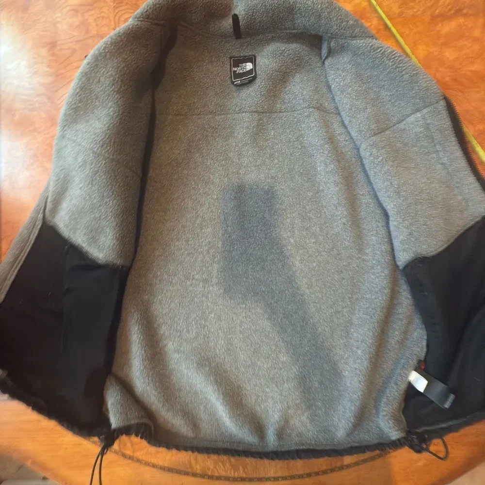 The North Face Men's Two-Tone Black and Gray Vest